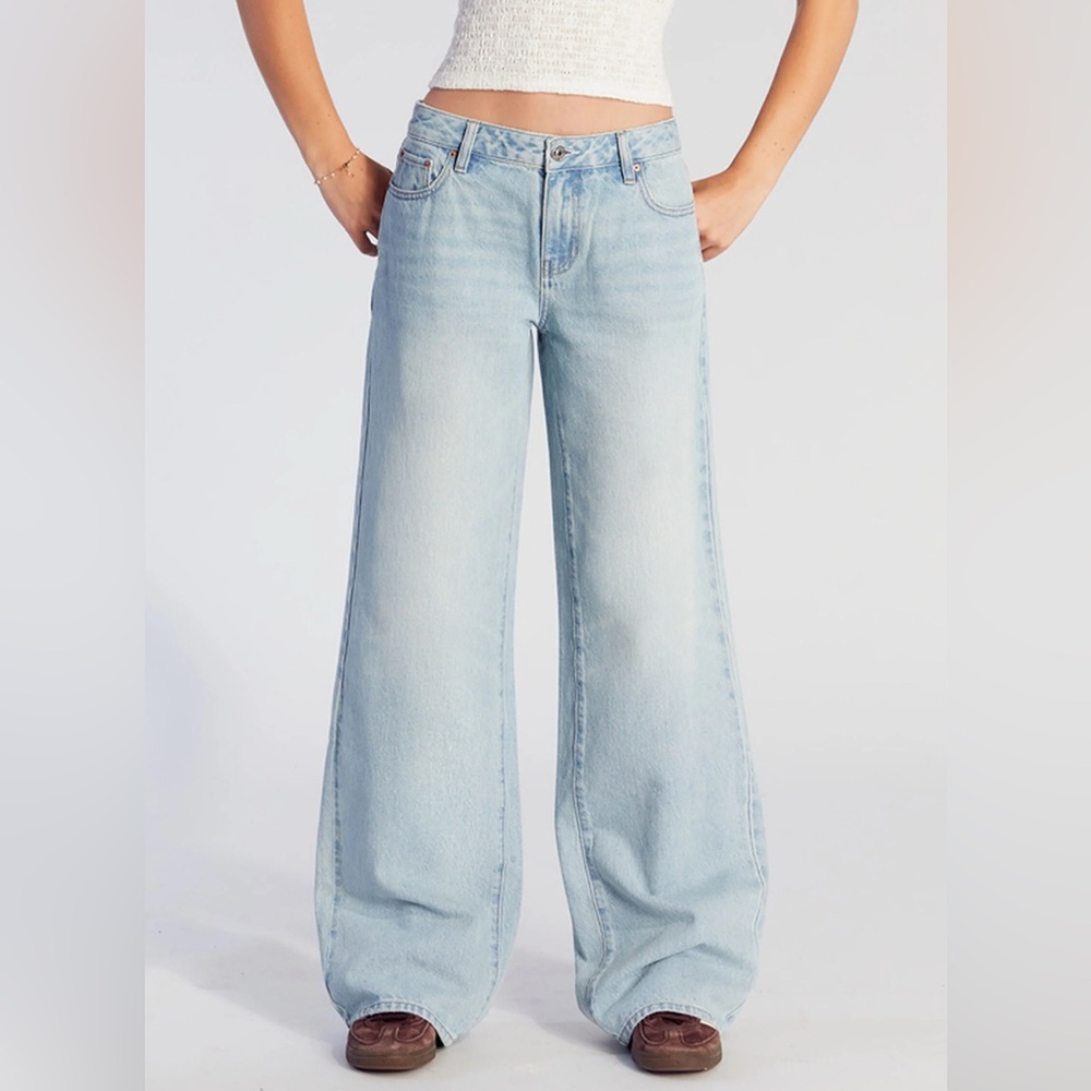 Casey low rise baggy jeans button pocket light blue